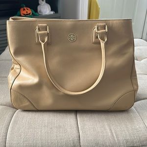 Great condition ten Tory Burch